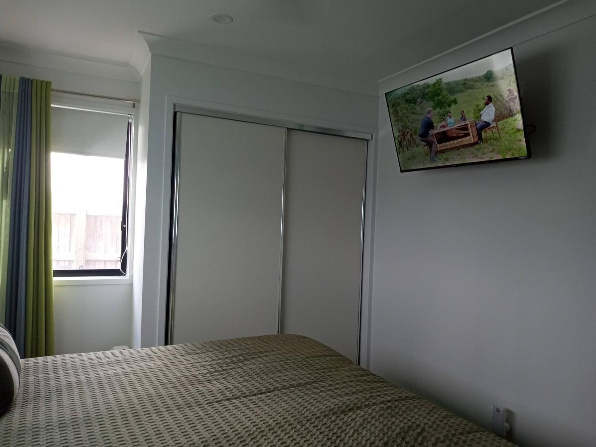 La Casa In Warner Lakes - A Boutique - A Welcoming Homestay Brendale